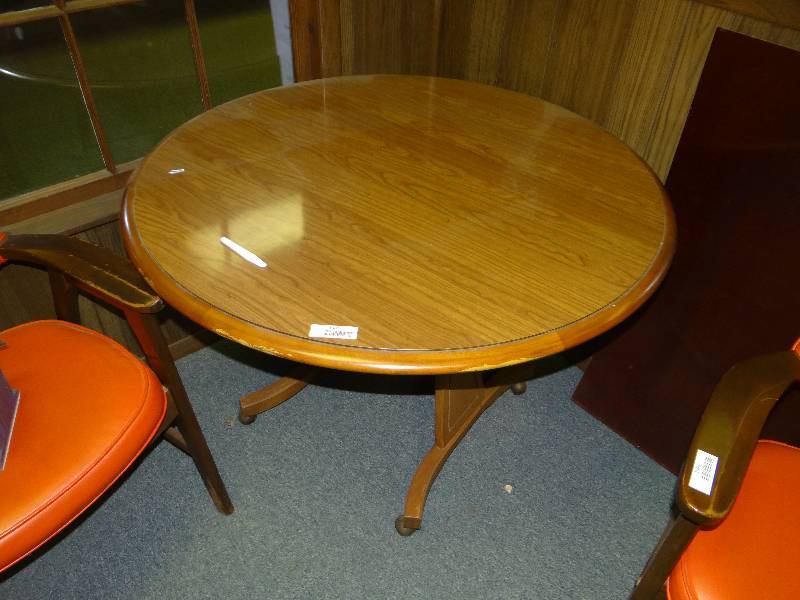 lot 1061 image: Table By Itself.