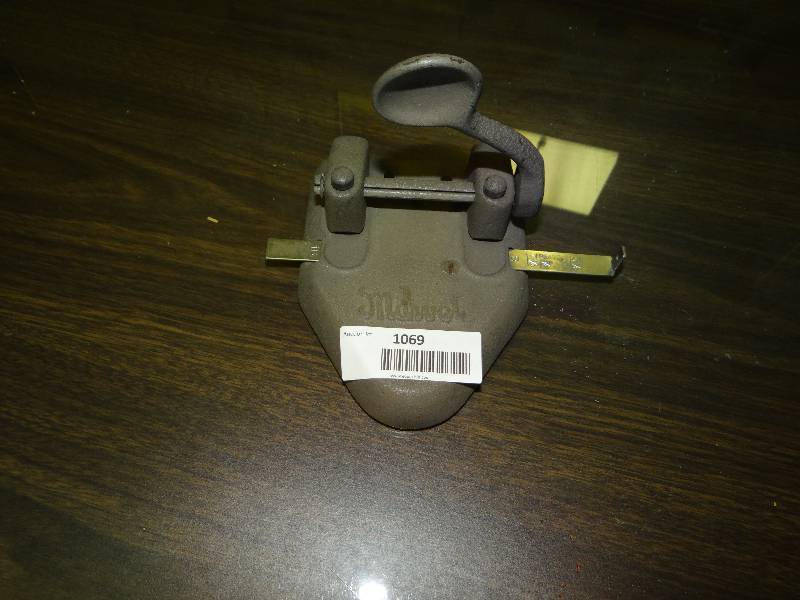 lot 1069 image: Hole Punch - Maxwell.