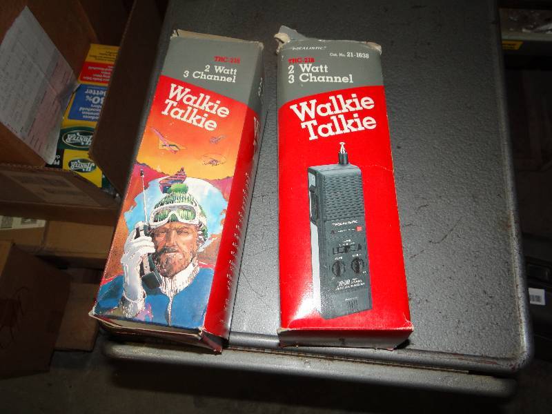 lot 1072 image: 2 Watt 3 Channel Walkie Talkie.