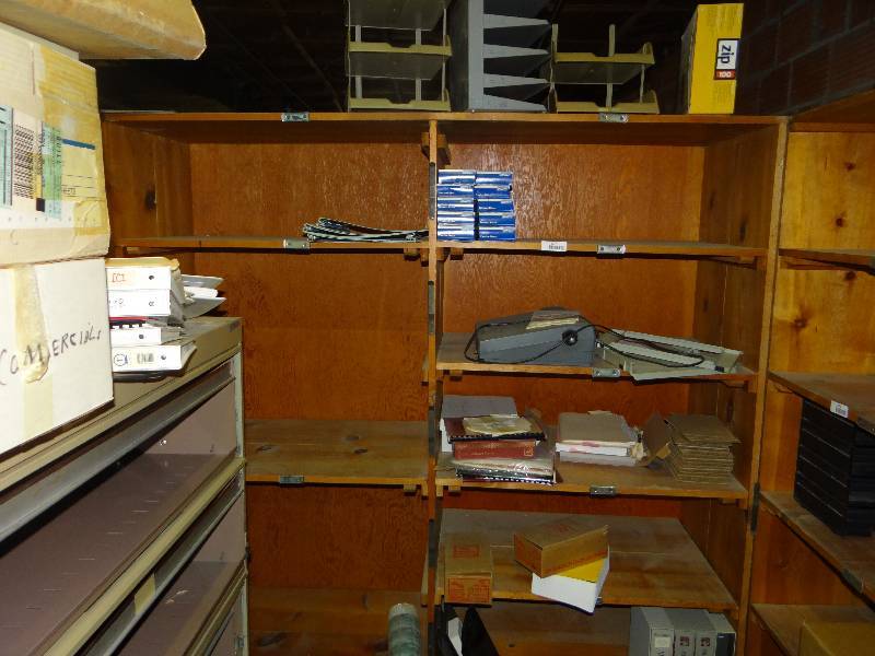 lot 1077 image: X Large Shelve WContents.