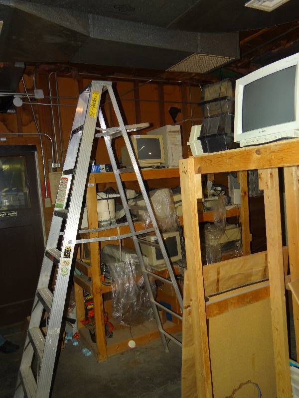 lot 1078 image: 8 Folding Aluminum Ladder.