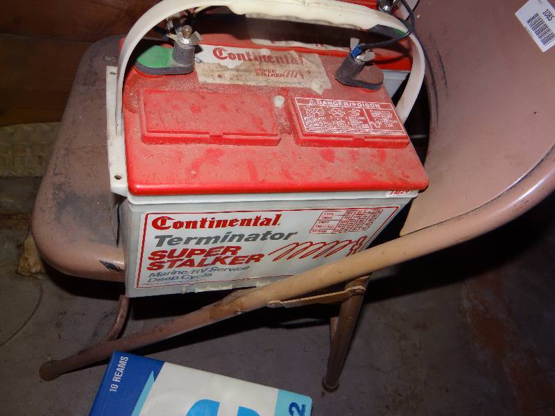 lot 1085 image: Metal Chair W2 Dead Battery.