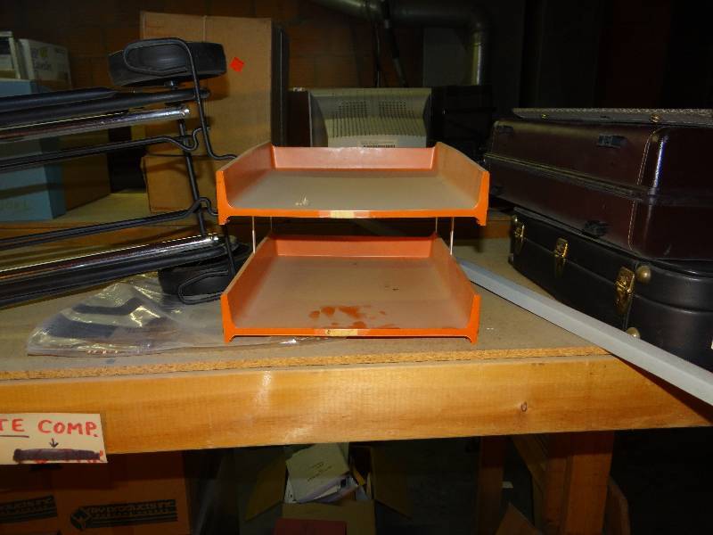 lot 1086 image: Top Shelf Brief Cases Travel Cadys.