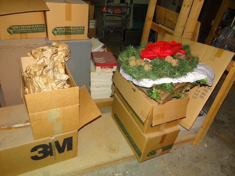 lot 1088 image: Shelf WAll Contents On Bottom.