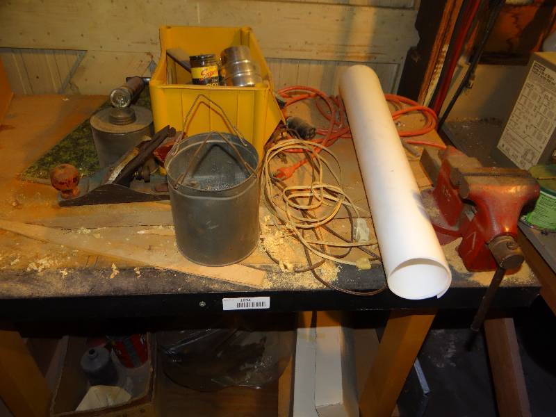 lot 1094 image: Table WContents Vice Is attached.