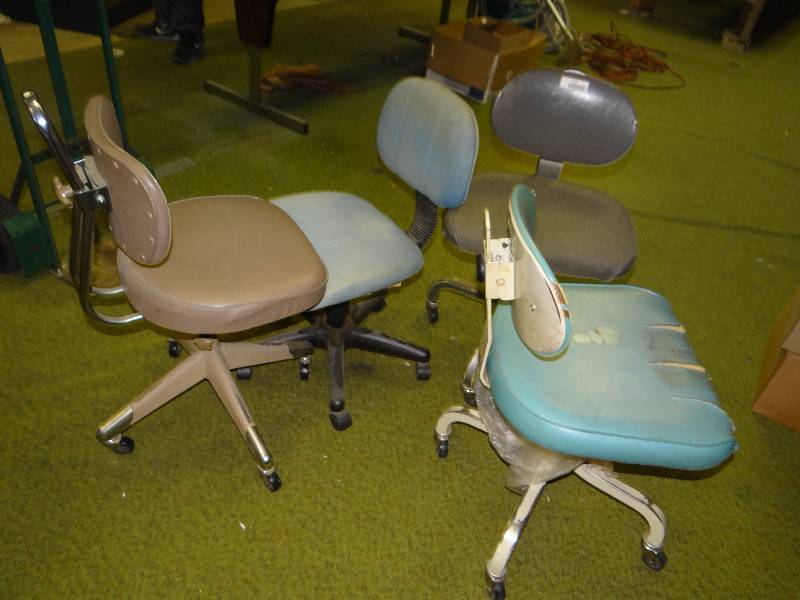 lot 1169 image: 4 Chairs On Wheels.