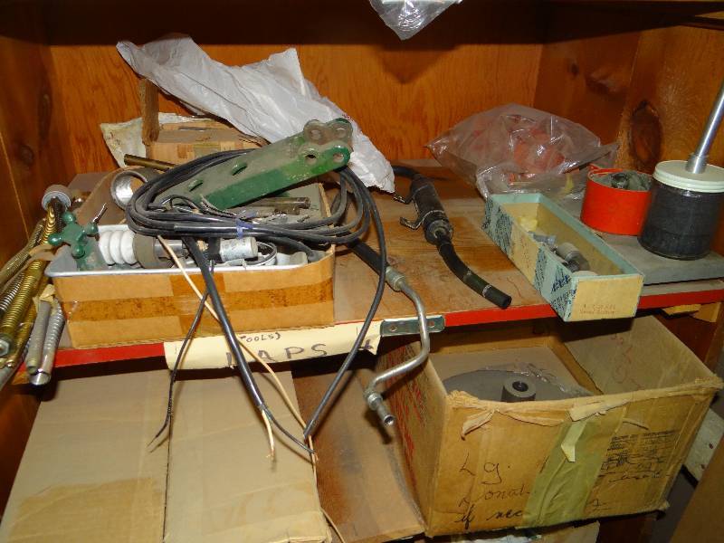 lot 1113 image: All Contents On Shelf.