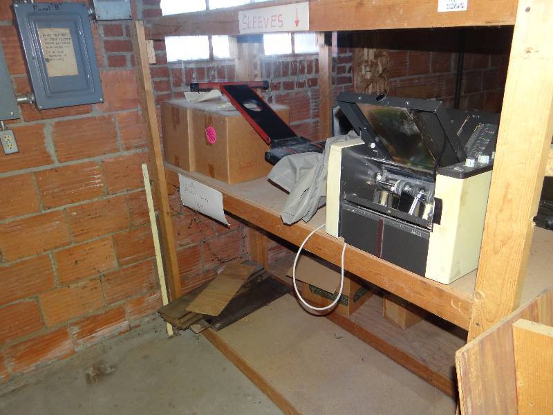 lot 1125 image: Large Shelf WContents.