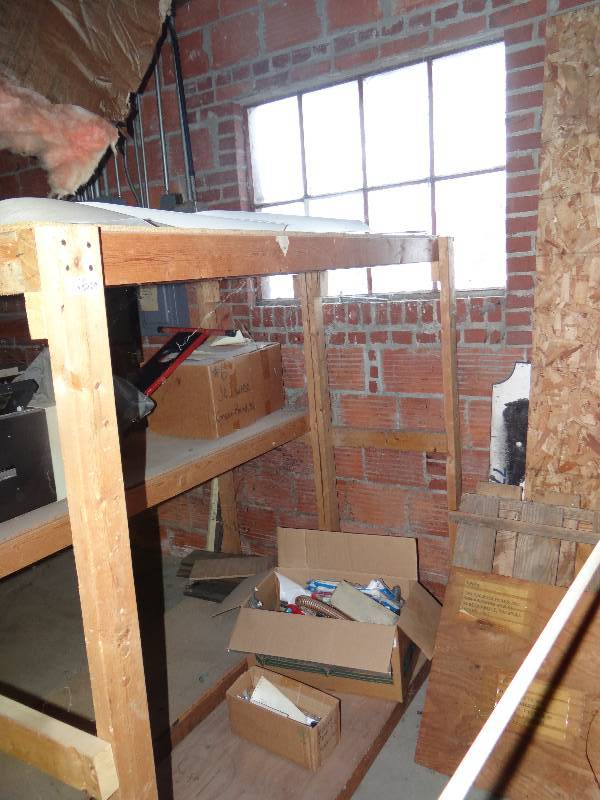 lot 1126 image: Large Shelf WContents.