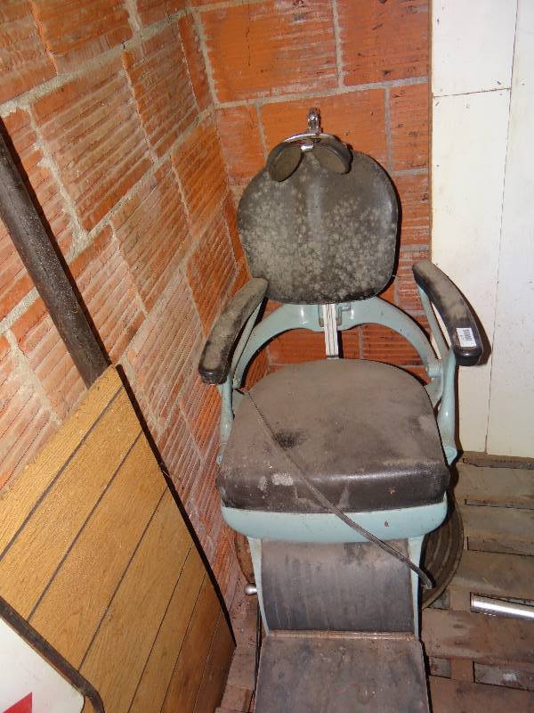 lot 1128 image: Old Dental Chair.