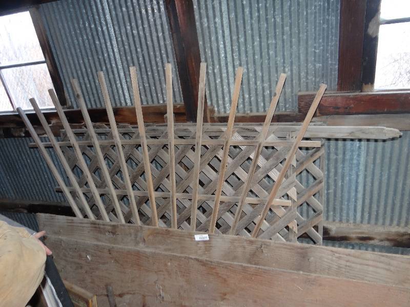 lot 1133 image: WoodLattace.