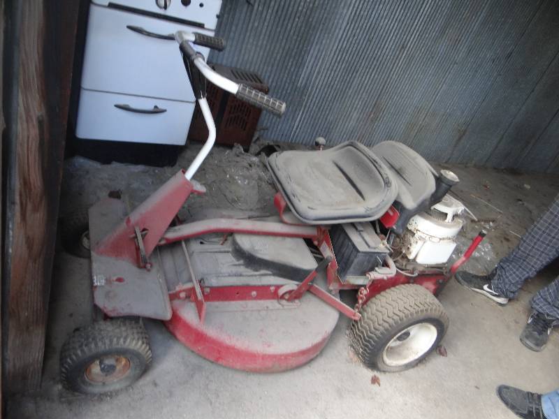 lot 1134 image: Riding Lawn Mower Unknown Condition.
