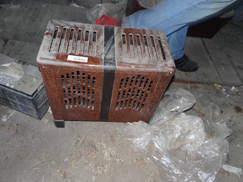 lot 1138 image: Gas Heater & Dead Battery.
