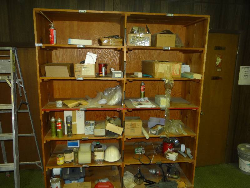 lot 1142 image: Large Shelf.