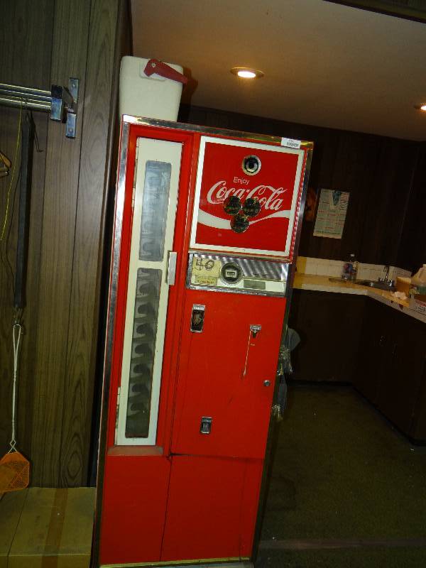 lot 1153 image: Old Coca-Cola Machine