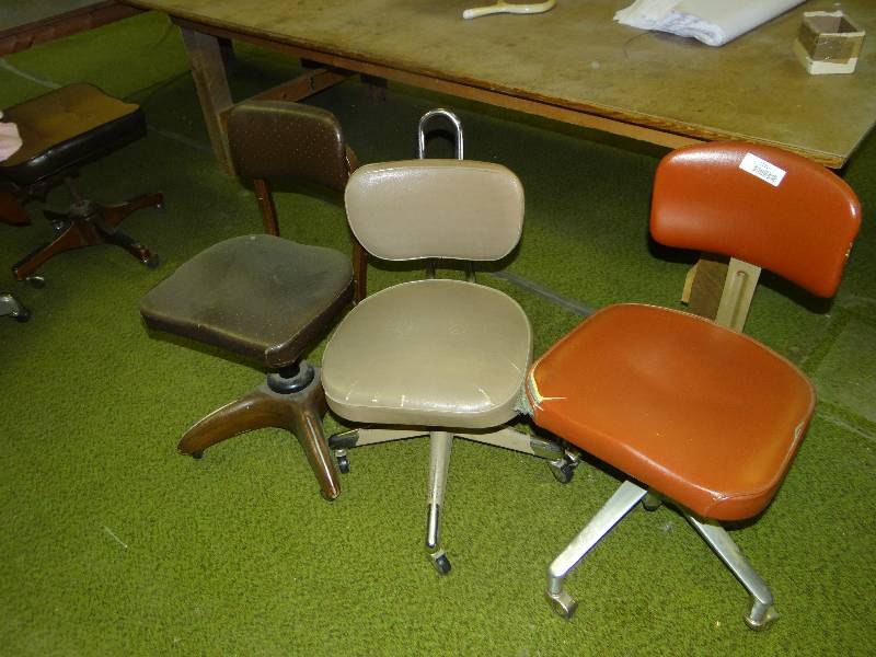 lot 1165 image: 3 Chairs On Wheels.