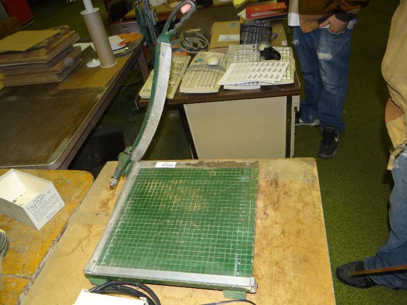 lot 1190 image: Paper Cutter.