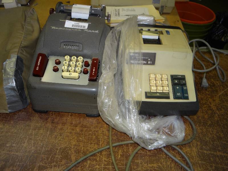 lot 1199 image: Vintage Adding Machine.