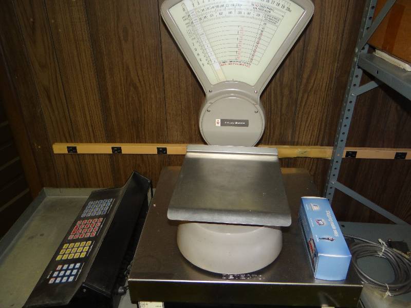 lot 1208 image: Deteco scale PCS-200 Parcel Control System WCart.