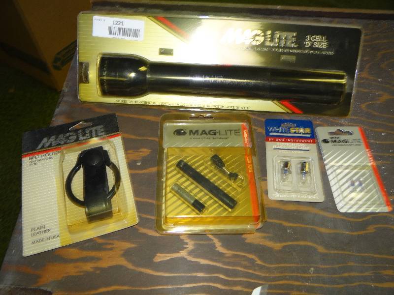lot 1221 image: Mag Lite 3 Cell C Size, Flash lite Belt Holder, Mag Lite Single Cell AAA, Mini Mag Lite AAA Replacements Lamp.