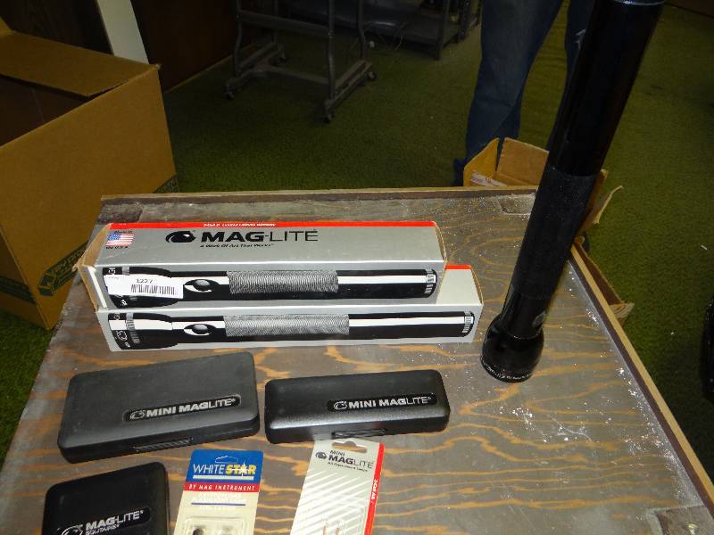 lot 1227 image: New Set Of Assorted Mag Lite & Accessories.
