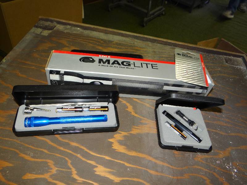 lot 1234 image: 3 Mag Lite & accessories New.