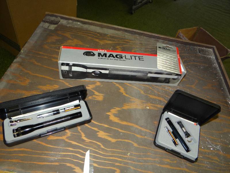 lot 1235 image: 3 Mag Lite & accessories New.