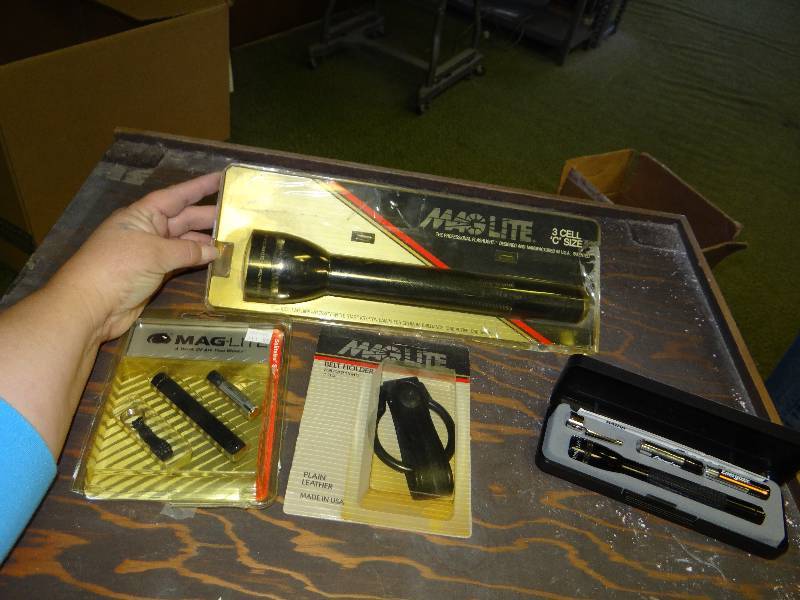 lot 1237 image: 3 Mag Lite & Accessories New.