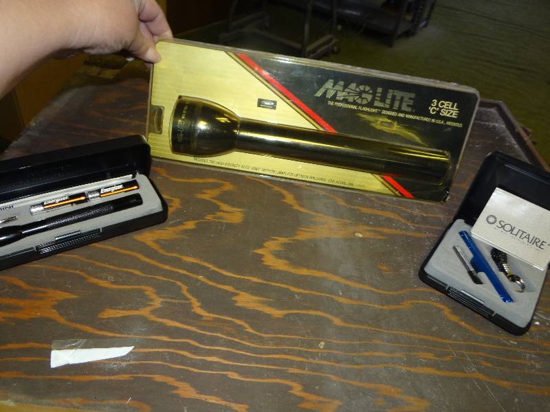 lot 1238 image: 3 Mag Lite New.