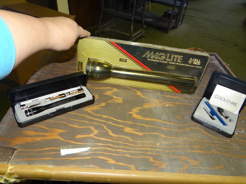 lot 1239 image: 3 Mag Lite New.