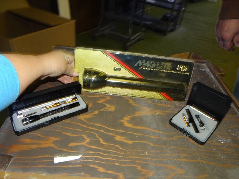 lot 1240 image: 3 Mag Lite New.