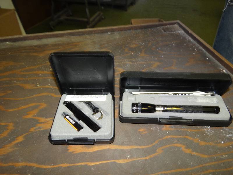 lot 1253 image: 2 New Mag Lite In Case.