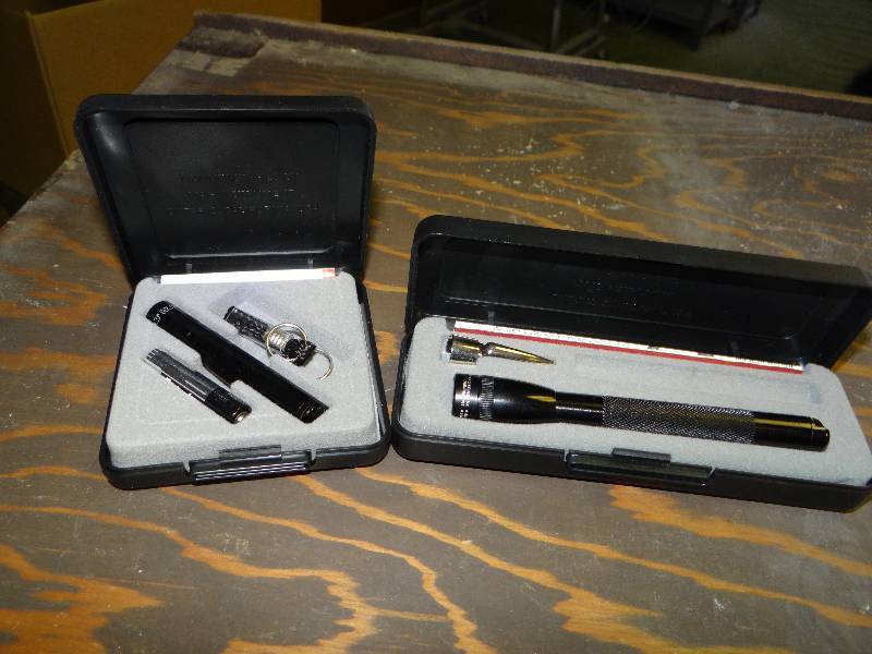 lot 1255 image: 2 New Mag Lite In Case.