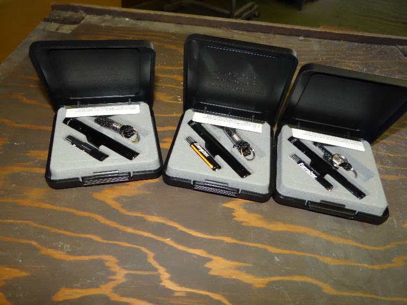 lot 1259 image: 3 Mag Lite In a Case.