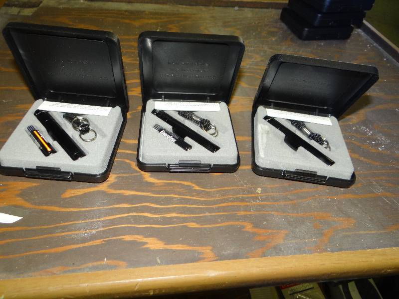 lot 1260 image: 3 Mag Lite In a Case.