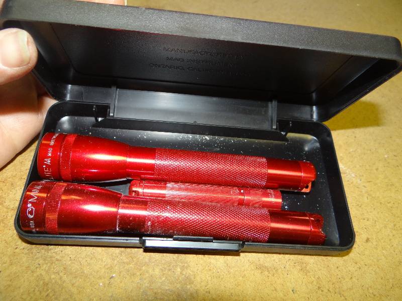 lot 1261 image: 3 Mag Lite In a Case, Battery Acid Leaked On One Of The Flashlights.