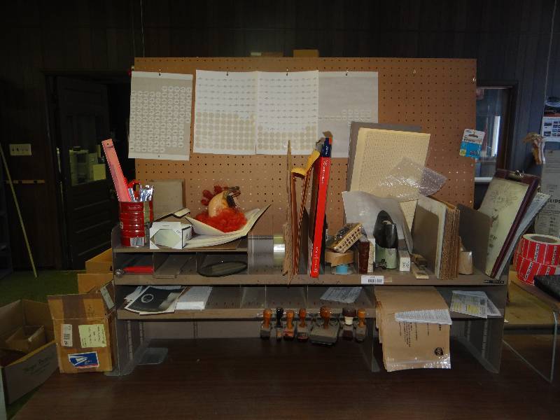 lot 1271 image: Shelf WContents.