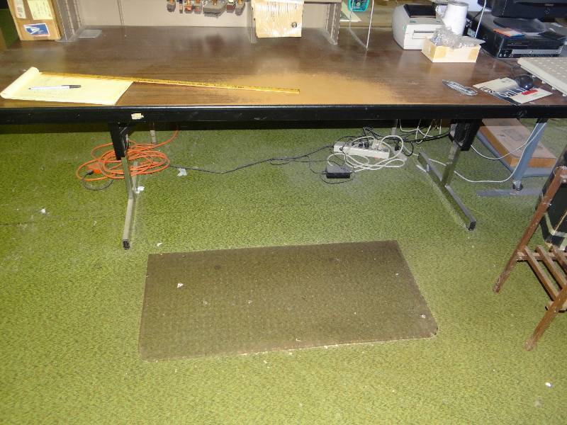 lot 1272 image: Table WNo Contents.