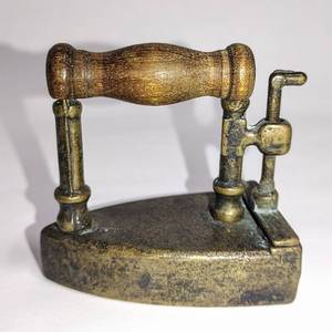 lot 15769 image: Antique Brass Slug Flat Iron with Rear Slide Hatch & Wood Handle - Salemans Sample Childs Toy