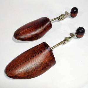 lot 15774 image: Pair of Vintage Adjustable Size Wooden Shoe Stretchers wWood Knob Handle - Goes 3 to 4 Wide