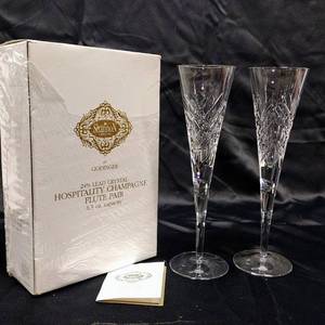 lot 15799 image: Exquisite Godinger Shannon Chrystal Pineapple Champagne Flute - New In Original Box