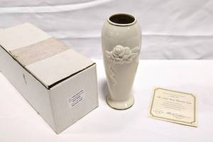 lot 15801 image: Vintage Lenox Rose Blossom Medium Bud Vase, 24K Gold Trim Porcelain Fine China, 7 12, New in Original Box & Certificate