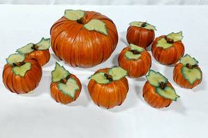 lot 15830 image: Lot of 10 Vintage Corn Husk Pumpkins, 3 Different Sizes - HalloweenFall Decor
