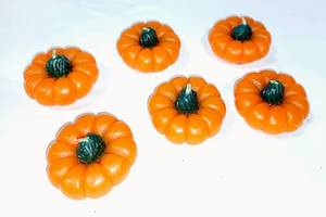 lot 15833 image: Lot of 6 Vintage Small Pumpkin Candles - Never Used
