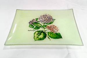 lot 15870 image: Beautiful Hydrangea Glass Serving Tray - 14 x 9