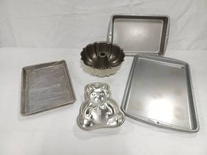 lot 15871 image: Baking Lot - Wilton Baking Sheets (17.25 & 13) & Teddy Bear Baking Pan & More