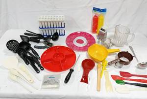 lot 15873 image: Large Lot of Kitchen Accessories, Including 14 Non-Stick Utensils