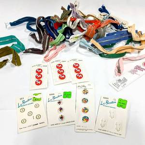 lot 15894 image: Lot of Vintage & Newer Buttons & Zippers - Including Vtg 3 White Cat Buttons by Le Bouton