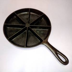 lot 103 image: Vintage BSR (Birmingham Stove & Range) late 1960s - 8 Wedge, 9 (14 WHandle), Cast Iron Corn Bread Skillet