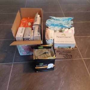 lot 2077 image: Personal Care Supplies